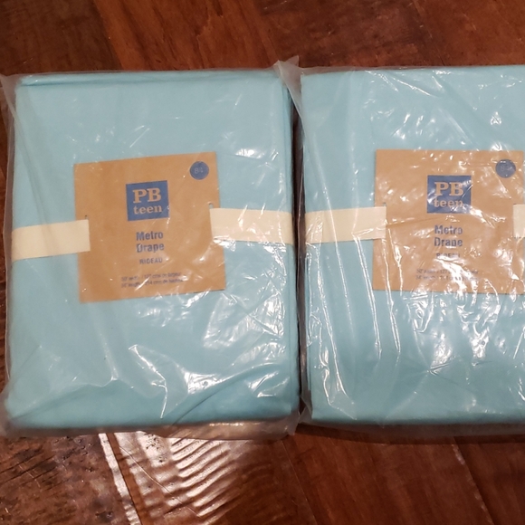 Set of 2 drapes